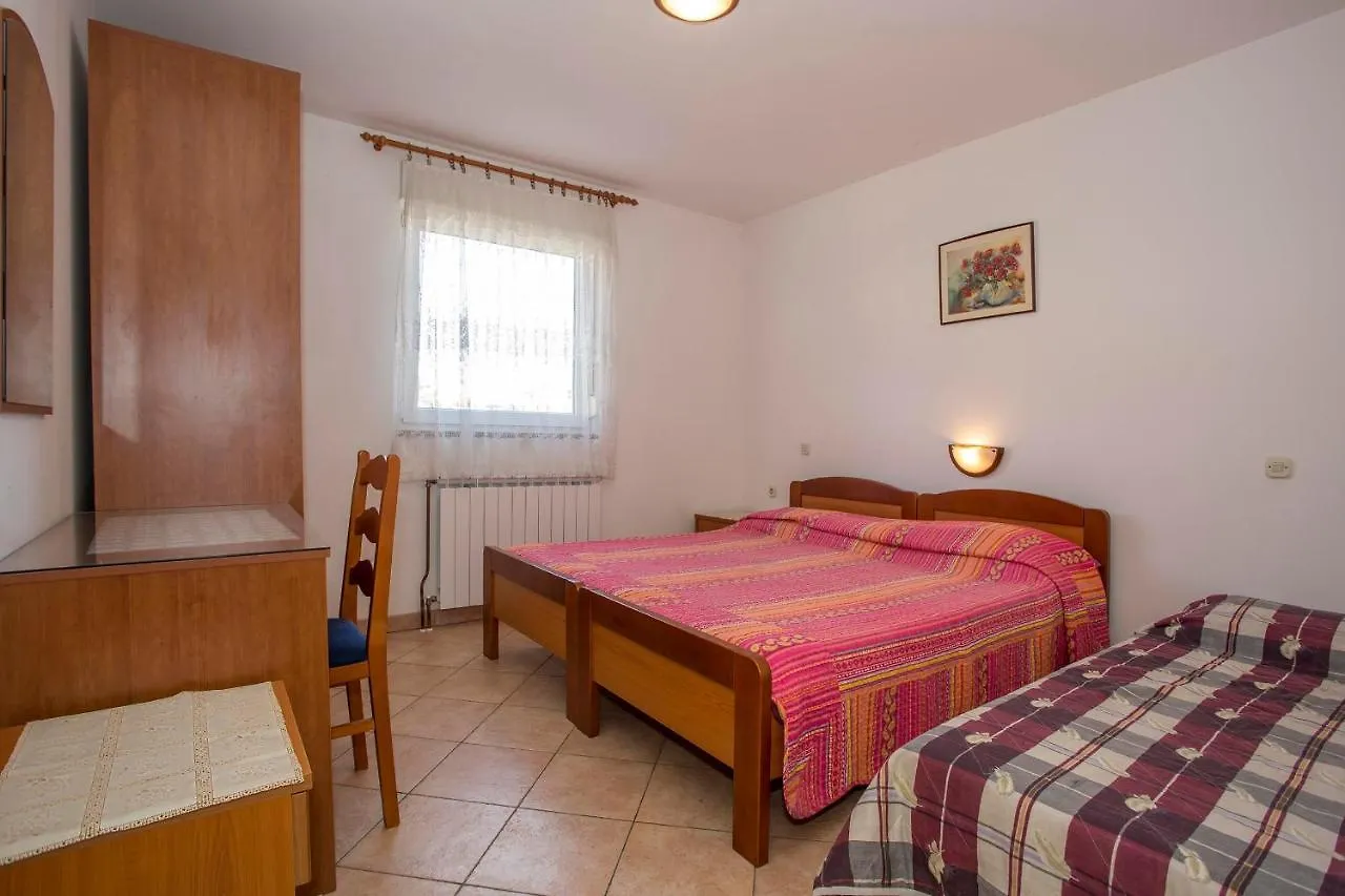 Apartments Jaksa Pula