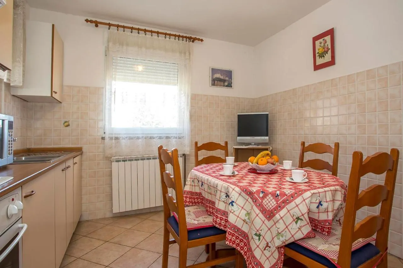 Apartments Jaksa Pula