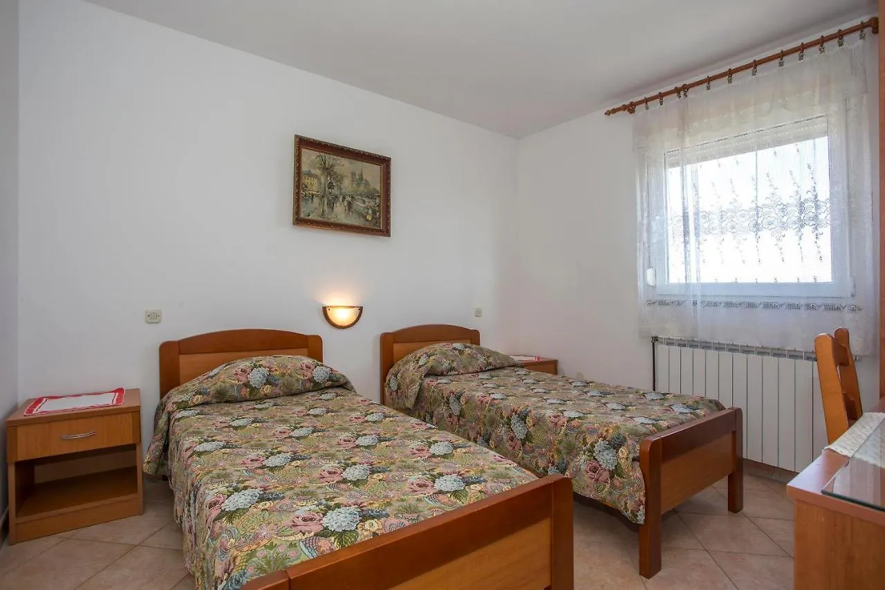 Apartments Jaksa Pula